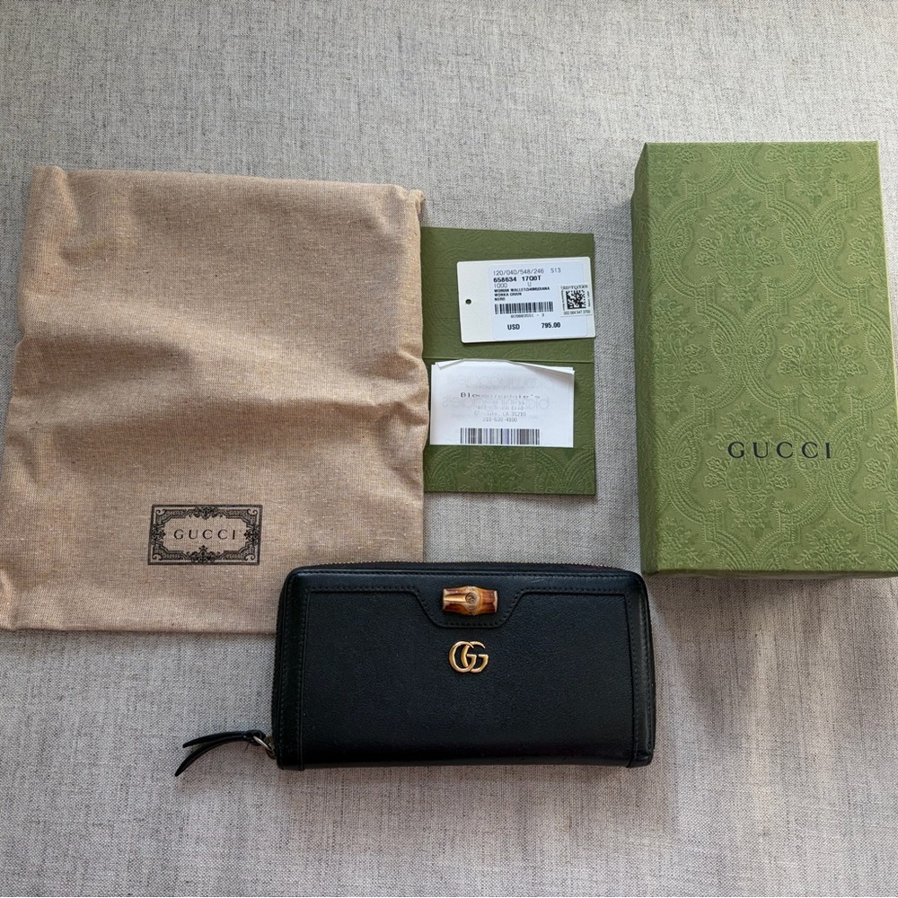 Gucci Diana Black Leather Zip Wallet with Gold GG and Bamboo Accent